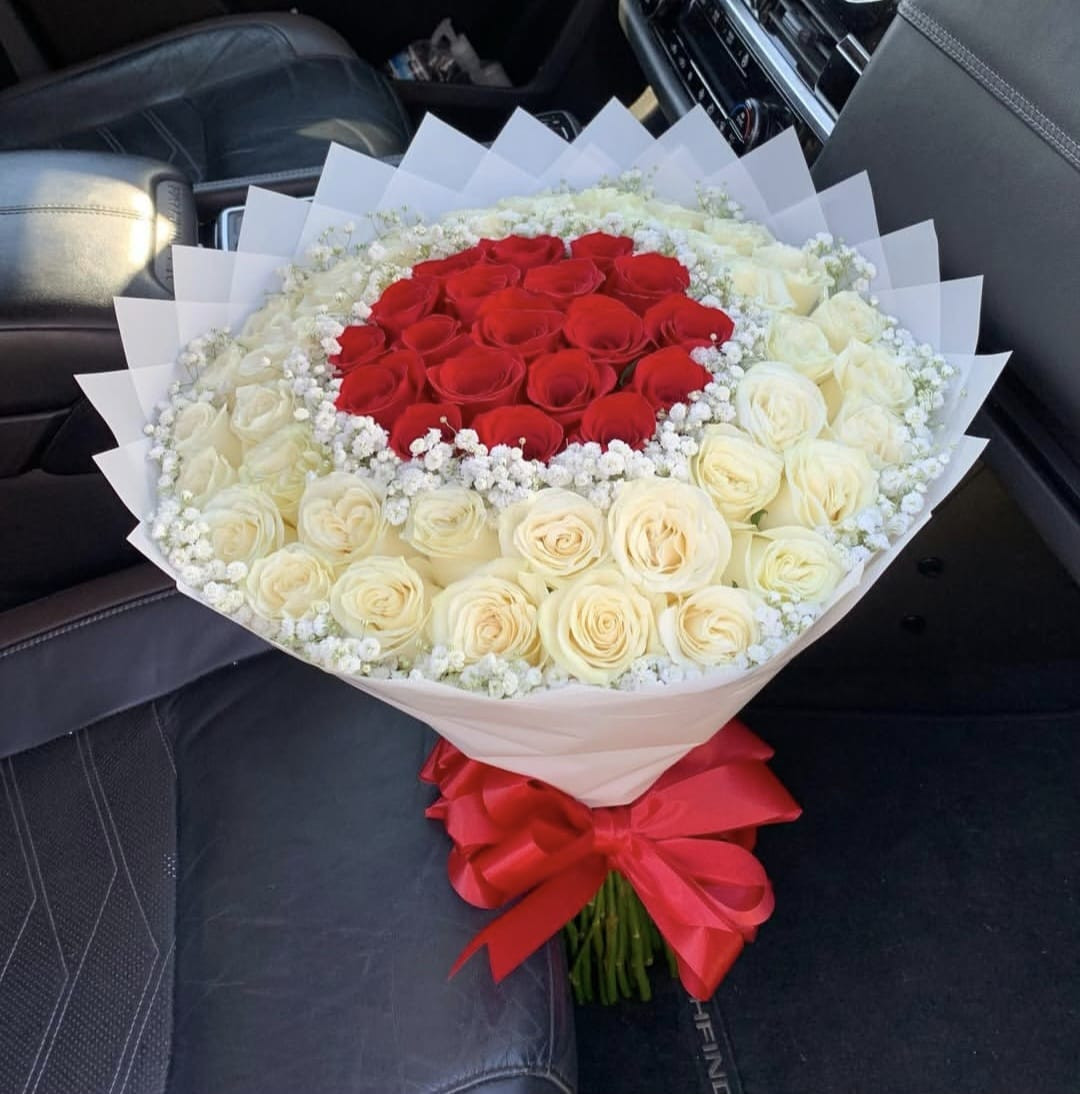 Sunny date white roses